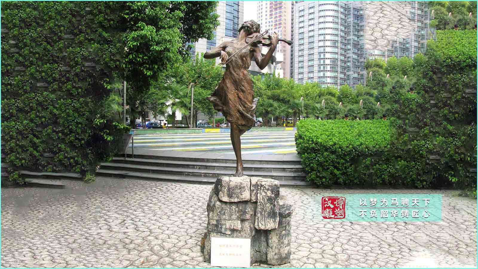 鑄銅拉小提琴女孩人物雕塑,城市廣場(chǎng)景區(qū)抽象雕塑,銅雕人物制作源頭工廠